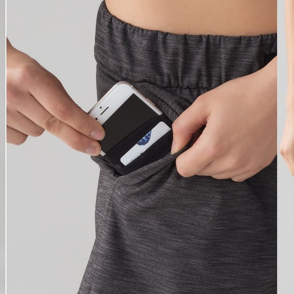 Lululemon On The Fly Short (3") size 8 - Picture 3 of 9